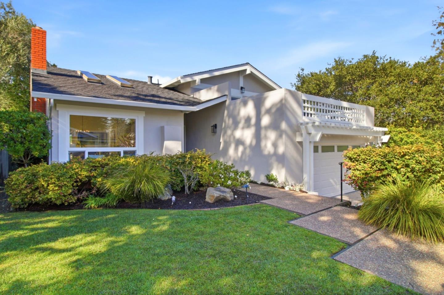 Detail Gallery Image 2 of 53 For 1912 Los Altos Dr, San Mateo,  CA 94402 - 4 Beds | 3 Baths