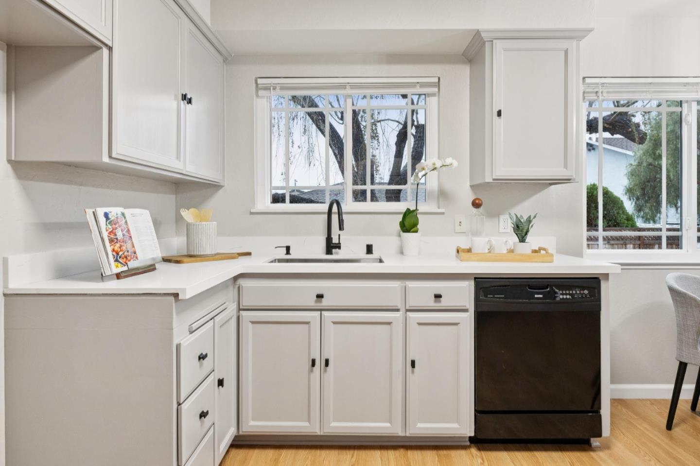 Detail Gallery Image 12 of 52 For 950 Gull Ave, Foster City,  CA 94404 - 4 Beds | 3 Baths