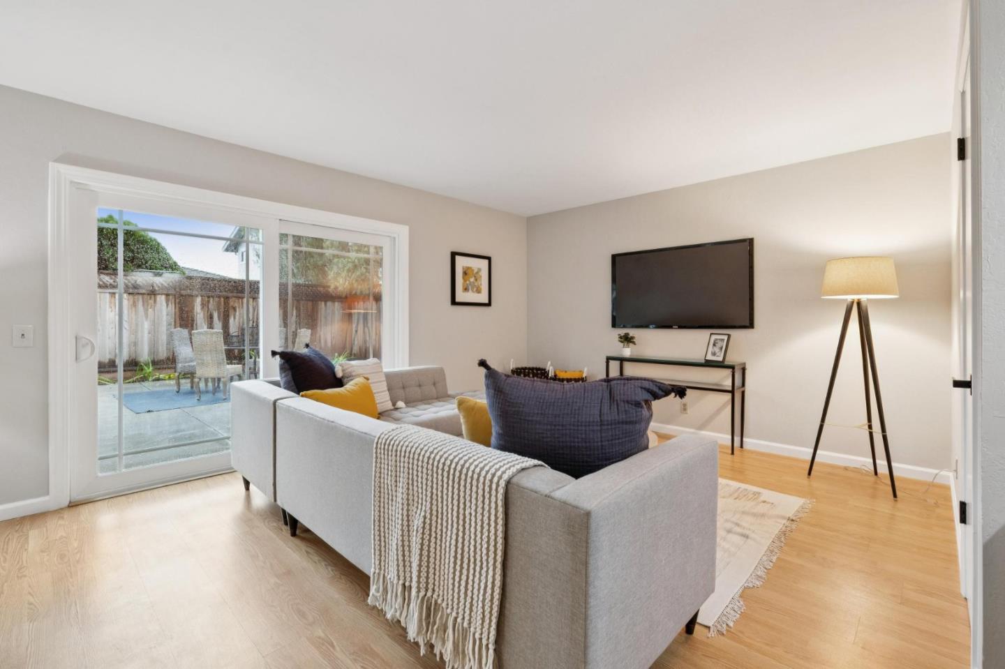 Detail Gallery Image 16 of 52 For 950 Gull Ave, Foster City,  CA 94404 - 4 Beds | 3 Baths