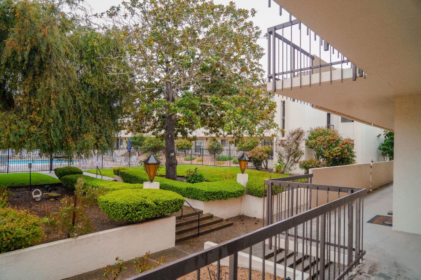 Detail Gallery Image 18 of 22 For 500 Glenwood Cir #125,  Monterey,  CA 93940 - 1 Beds | 1 Baths