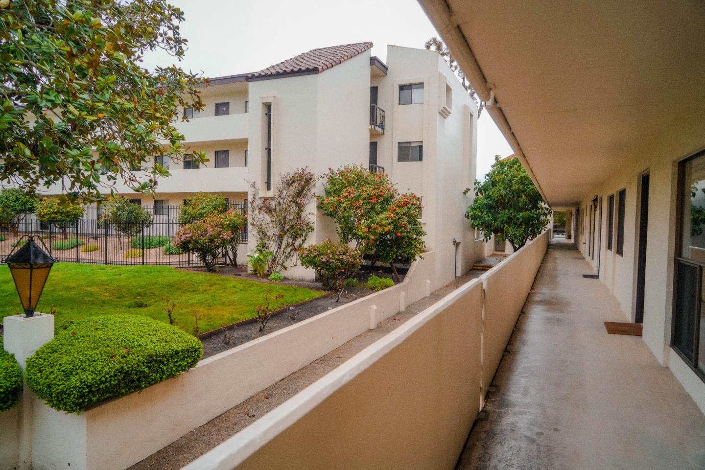 Detail Gallery Image 20 of 22 For 500 Glenwood Cir #125,  Monterey,  CA 93940 - 1 Beds | 1 Baths