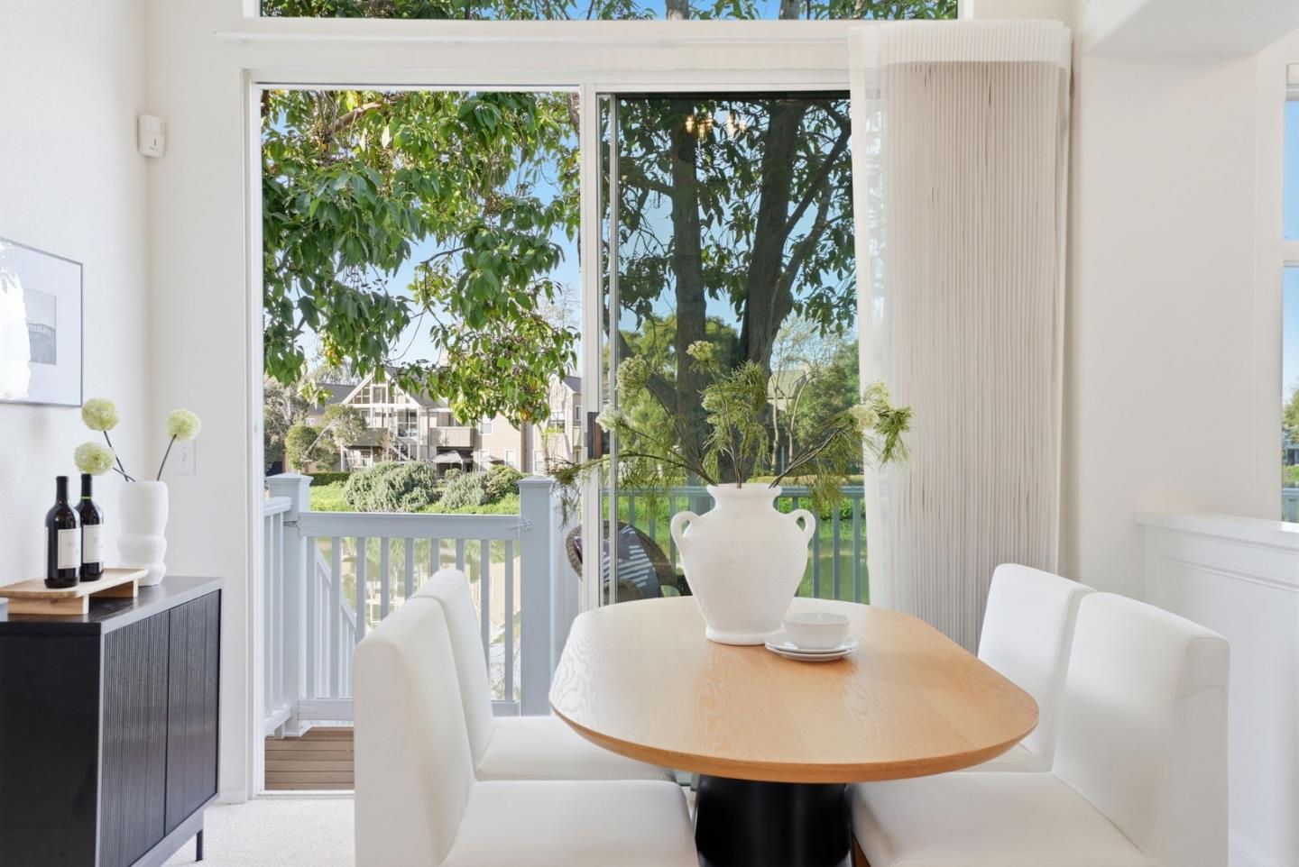 Detail Gallery Image 10 of 30 For 832 Sovereign Way, Redwood Shores,  CA 94065 - 2 Beds | 2 Baths