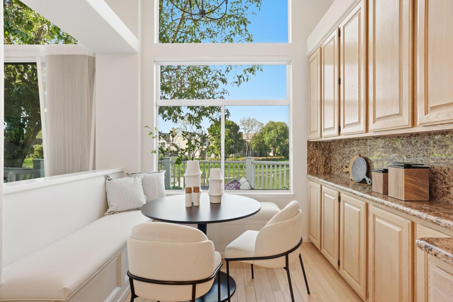 Detail Gallery Image 11 of 30 For 832 Sovereign Way, Redwood Shores,  CA 94065 - 2 Beds | 2 Baths