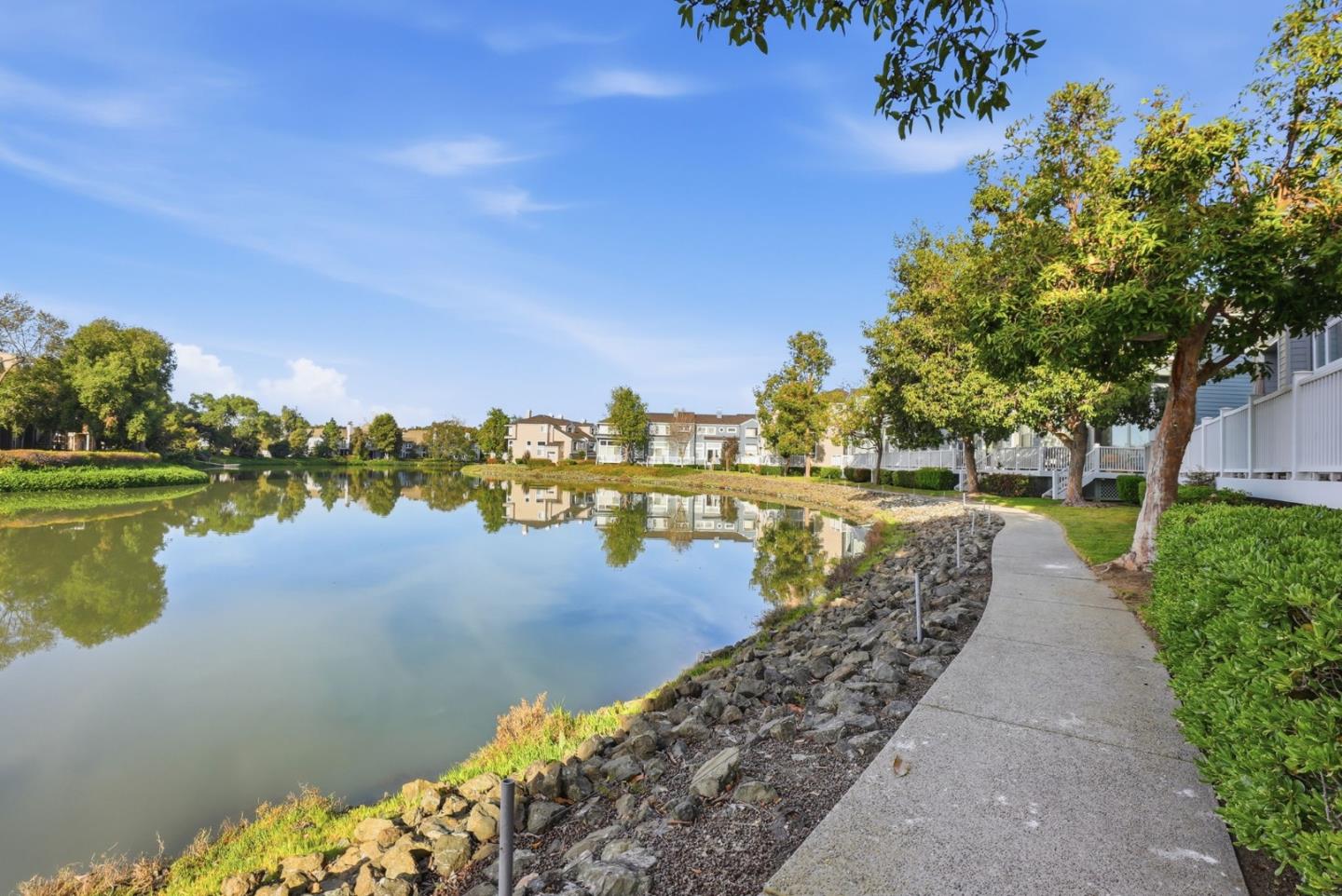 Detail Gallery Image 25 of 30 For 832 Sovereign Way, Redwood Shores,  CA 94065 - 2 Beds | 2 Baths