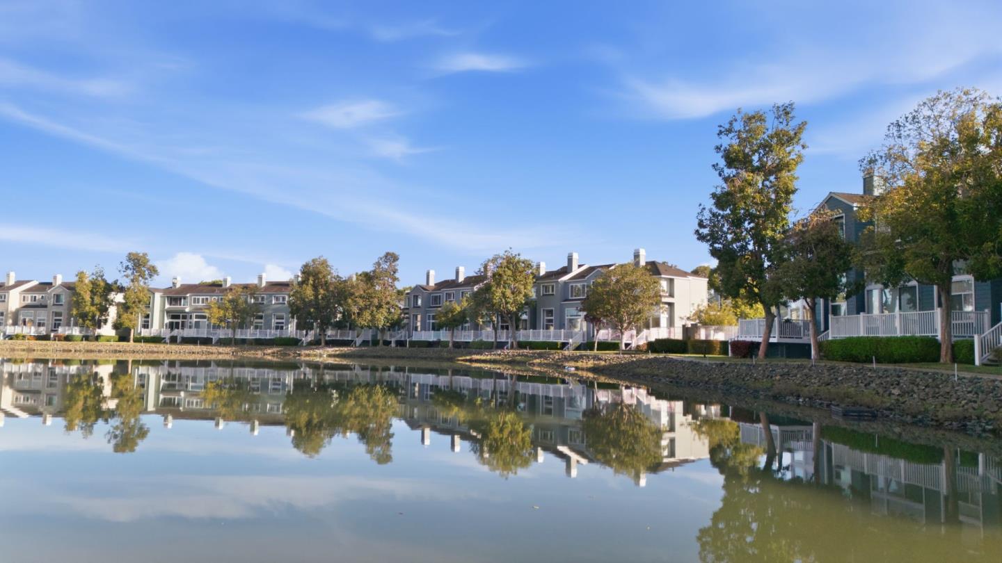 Detail Gallery Image 27 of 30 For 832 Sovereign Way, Redwood Shores,  CA 94065 - 2 Beds | 2 Baths