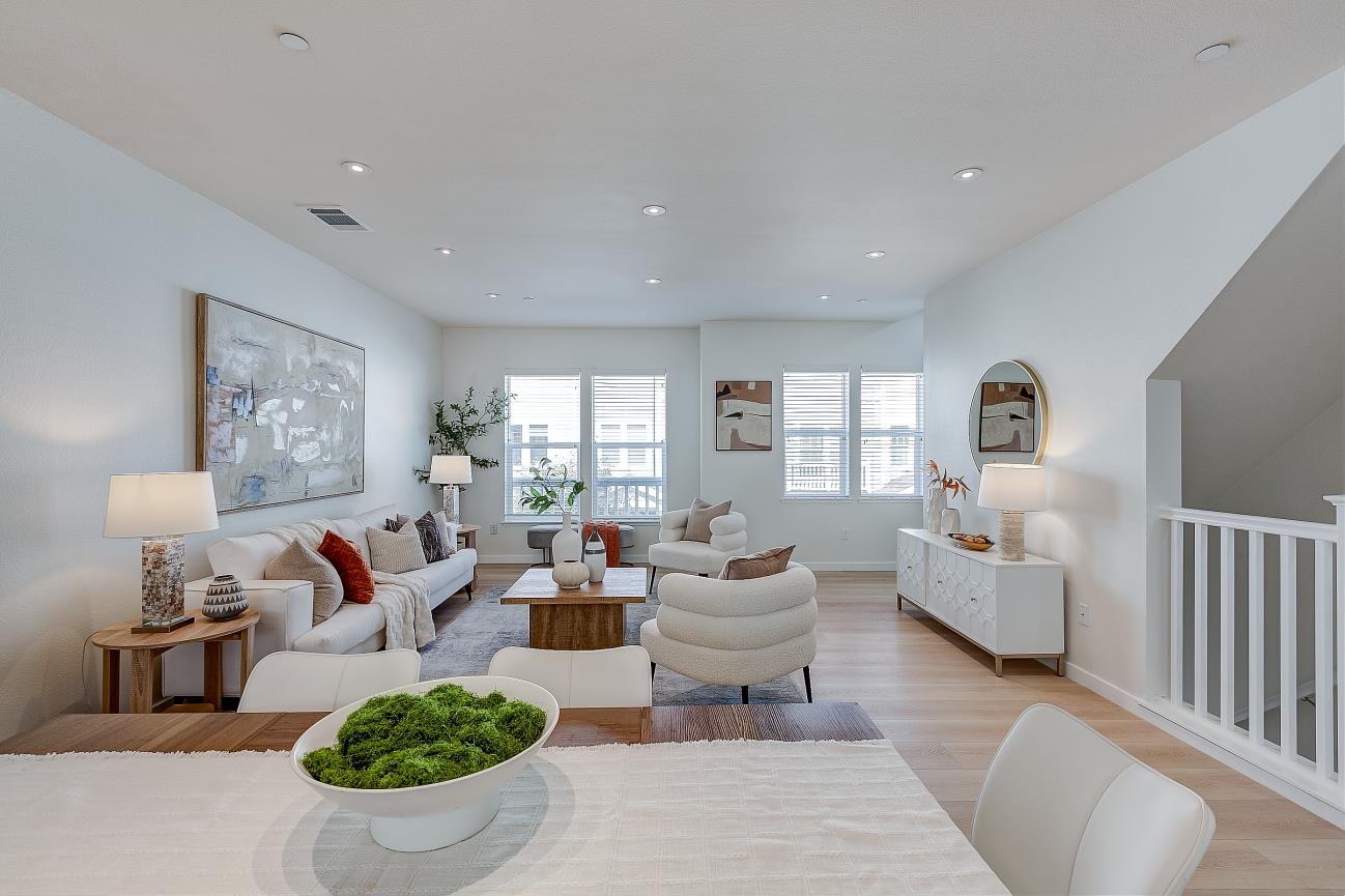 Detail Gallery Image 11 of 41 For 1908 Newbury Dr, Mountain View,  CA 94043 - 4 Beds | 3/1 Baths