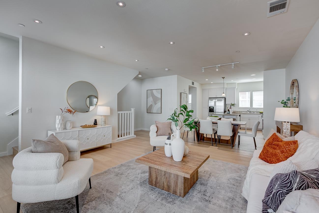 Detail Gallery Image 15 of 41 For 1908 Newbury Dr, Mountain View,  CA 94043 - 4 Beds | 3/1 Baths