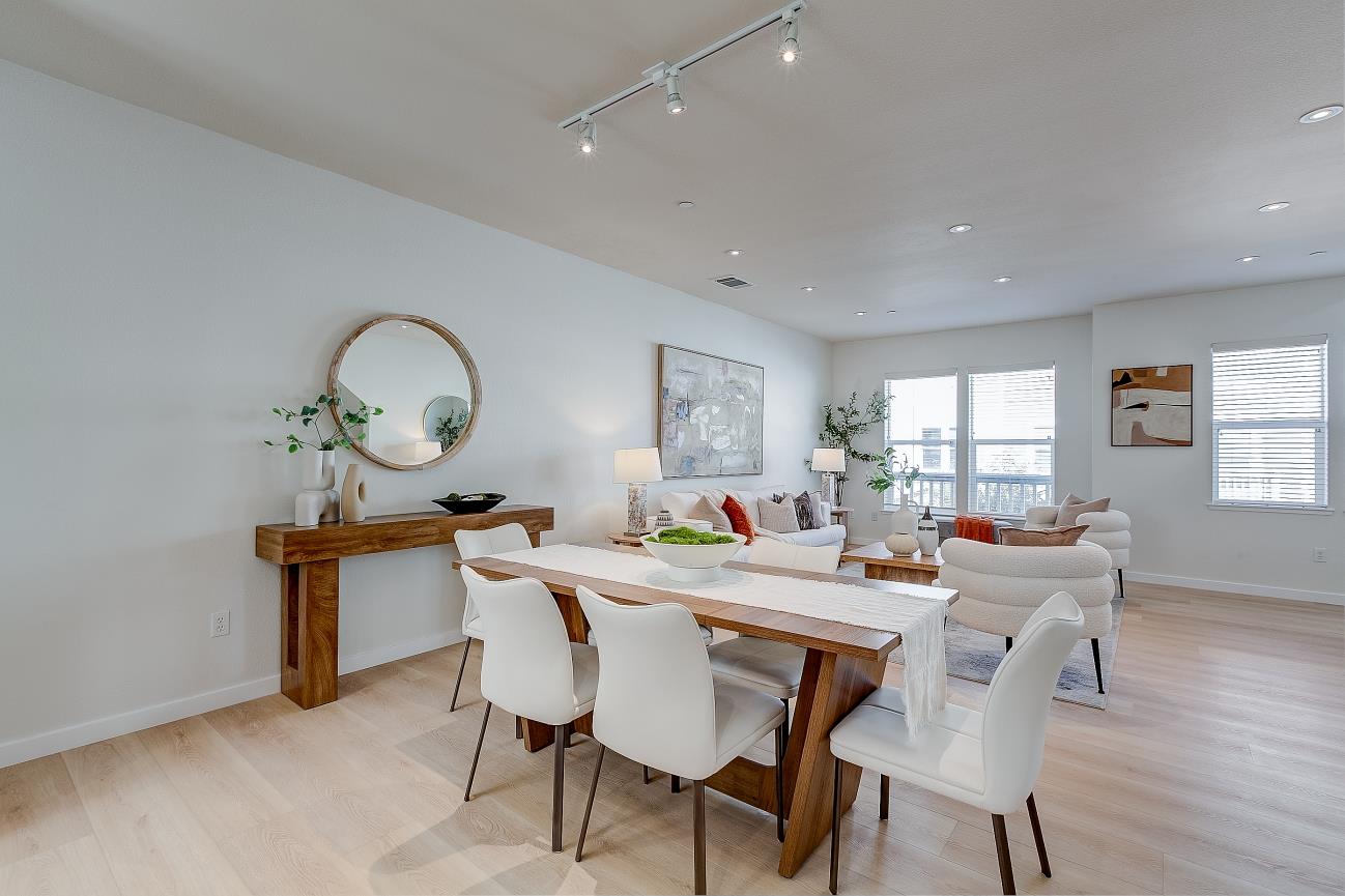 Detail Gallery Image 18 of 41 For 1908 Newbury Dr, Mountain View,  CA 94043 - 4 Beds | 3/1 Baths