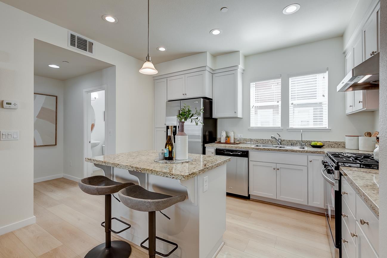 Detail Gallery Image 20 of 41 For 1908 Newbury Dr, Mountain View,  CA 94043 - 4 Beds | 3/1 Baths