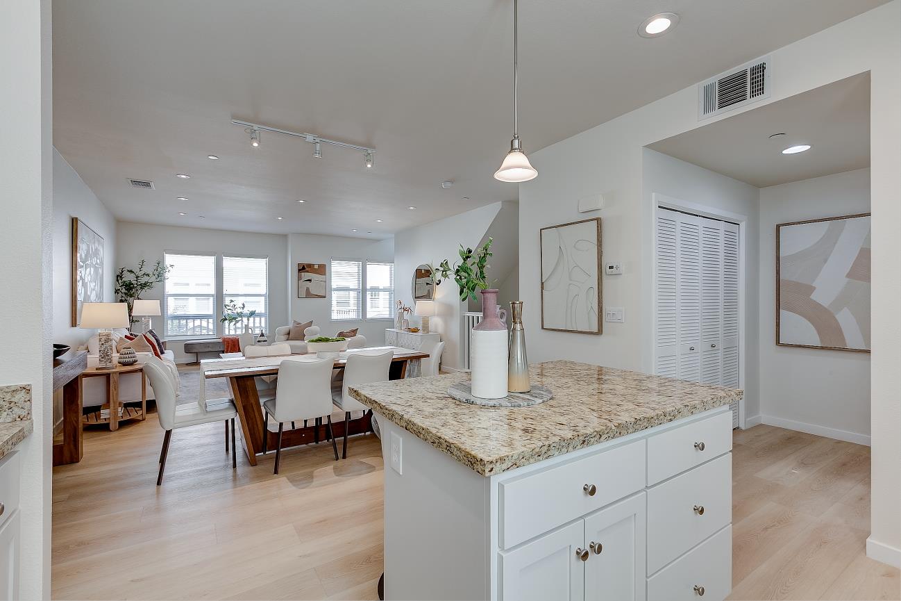 Detail Gallery Image 22 of 41 For 1908 Newbury Dr, Mountain View,  CA 94043 - 4 Beds | 3/1 Baths