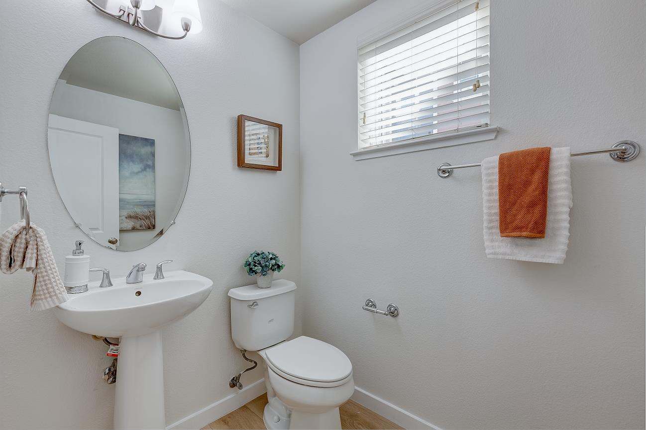 Detail Gallery Image 24 of 41 For 1908 Newbury Dr, Mountain View,  CA 94043 - 4 Beds | 3/1 Baths