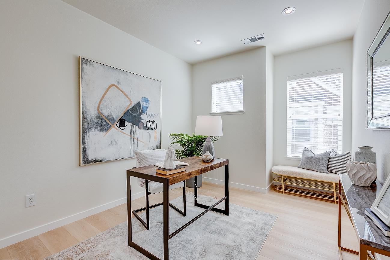 Detail Gallery Image 26 of 41 For 1908 Newbury Dr, Mountain View,  CA 94043 - 4 Beds | 3/1 Baths