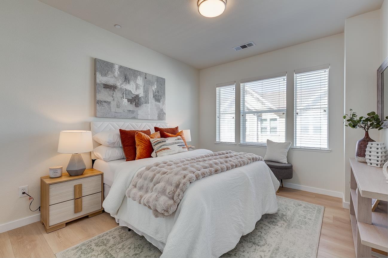 Detail Gallery Image 31 of 41 For 1908 Newbury Dr, Mountain View,  CA 94043 - 4 Beds | 3/1 Baths