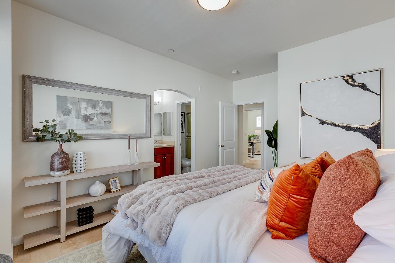 Detail Gallery Image 33 of 41 For 1908 Newbury Dr, Mountain View,  CA 94043 - 4 Beds | 3/1 Baths