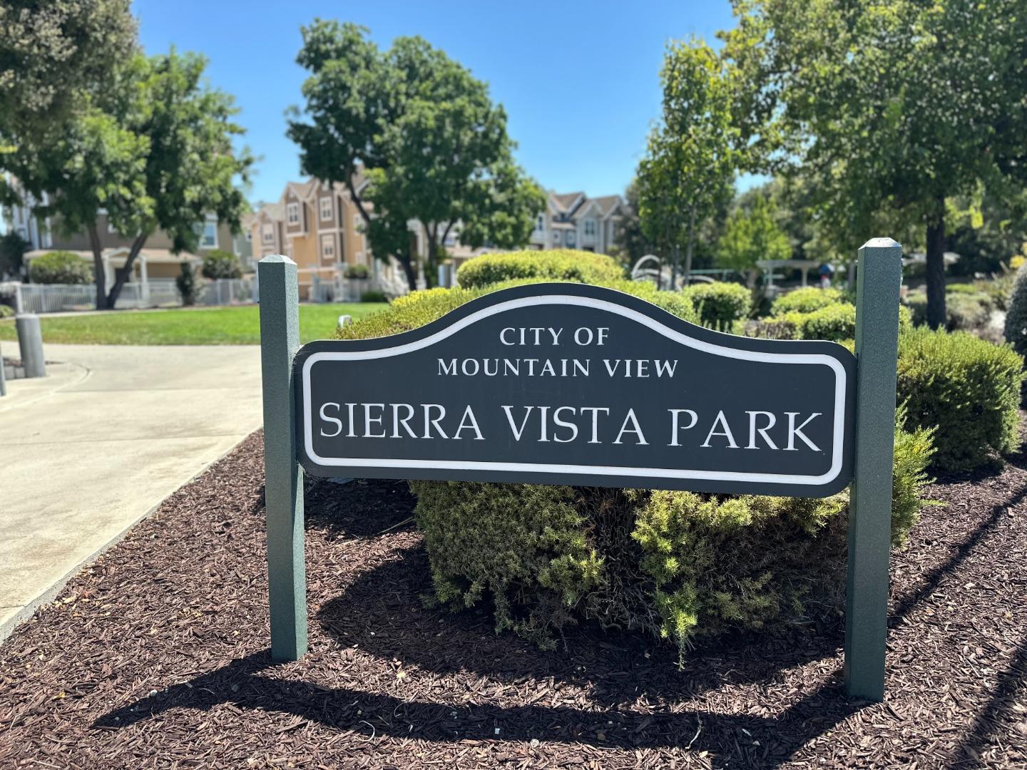 Detail Gallery Image 39 of 41 For 1908 Newbury Dr, Mountain View,  CA 94043 - 4 Beds | 3/1 Baths