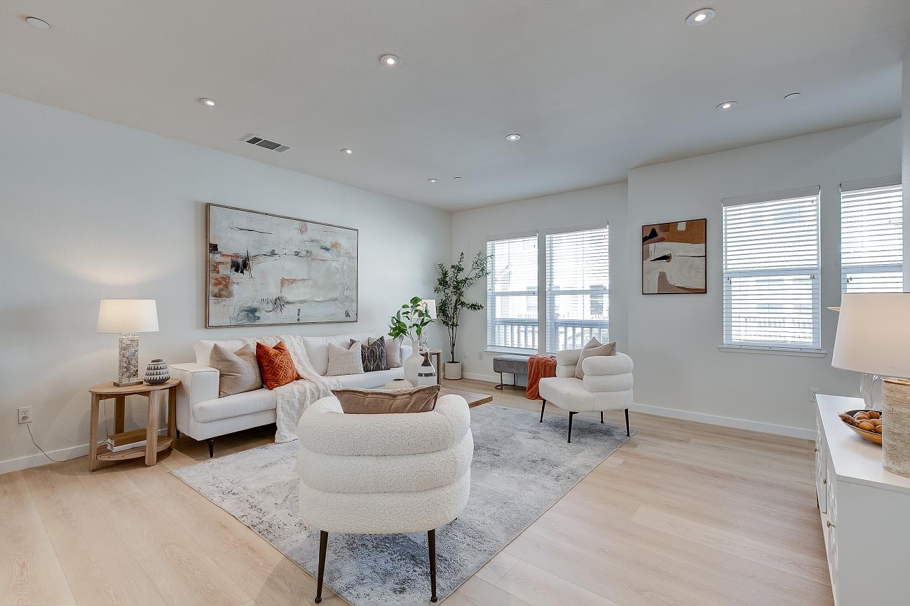 Detail Gallery Image 9 of 41 For 1908 Newbury Dr, Mountain View,  CA 94043 - 4 Beds | 3/1 Baths