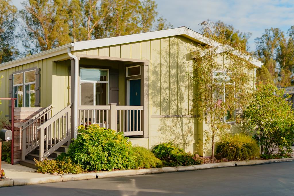 Detail Gallery Image 2 of 38 For 27 Pepperwood Way #27,  Soquel,  CA 95073 - 3 Beds | 2 Baths