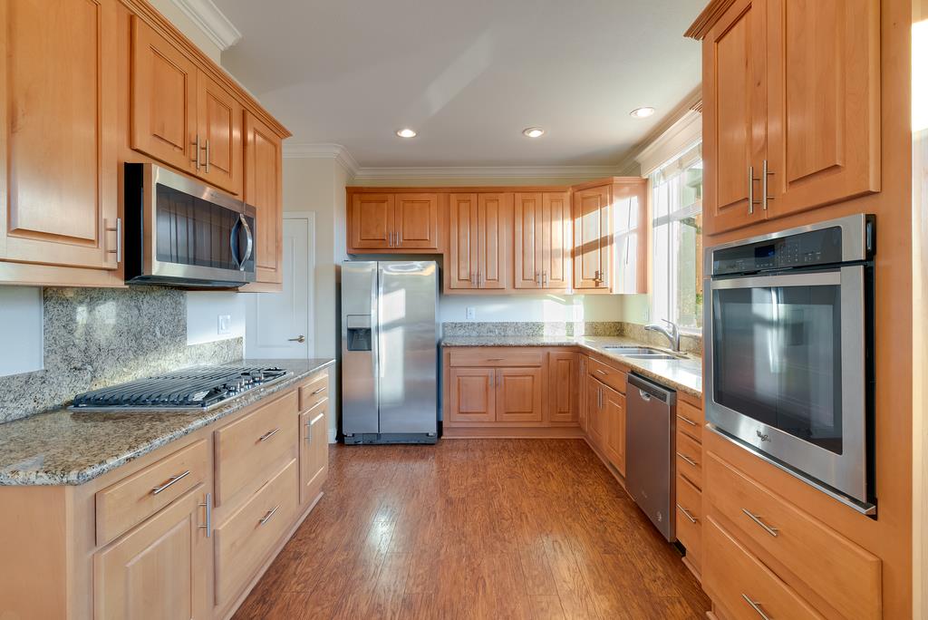 Detail Gallery Image 3 of 38 For 27 Pepperwood Way #27,  Soquel,  CA 95073 - 3 Beds | 2 Baths