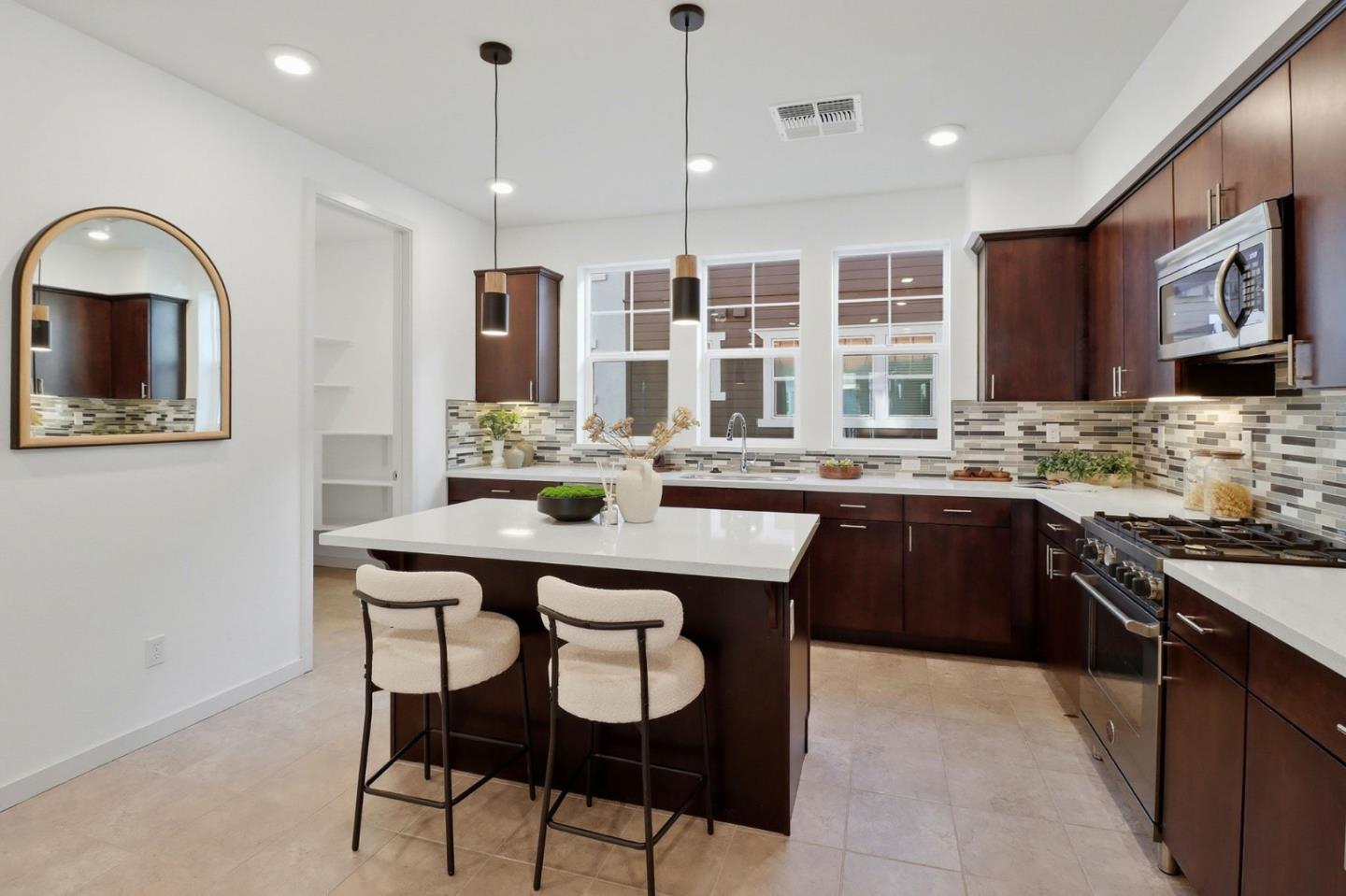 Detail Gallery Image 12 of 38 For 537 San Lorenzo Ter #2,  Sunnyvale,  CA 94085 - 3 Beds | 2/2 Baths