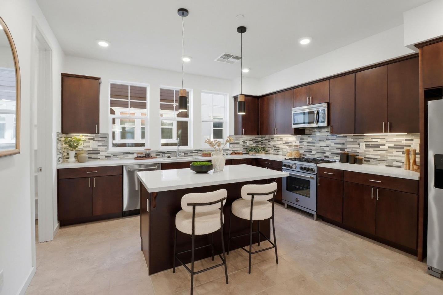 Detail Gallery Image 13 of 38 For 537 San Lorenzo Ter #2,  Sunnyvale,  CA 94085 - 3 Beds | 2/2 Baths