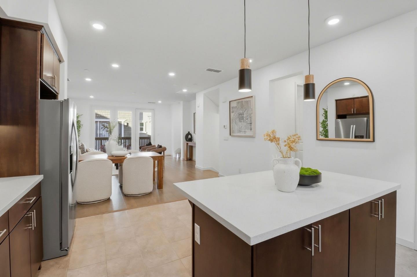 Detail Gallery Image 15 of 38 For 537 San Lorenzo Ter #2,  Sunnyvale,  CA 94085 - 3 Beds | 2/2 Baths