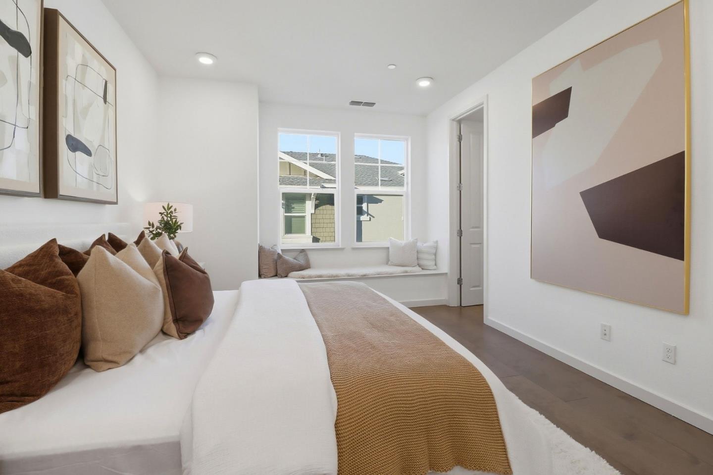 Detail Gallery Image 21 of 38 For 537 San Lorenzo Ter #2,  Sunnyvale,  CA 94085 - 3 Beds | 2/2 Baths