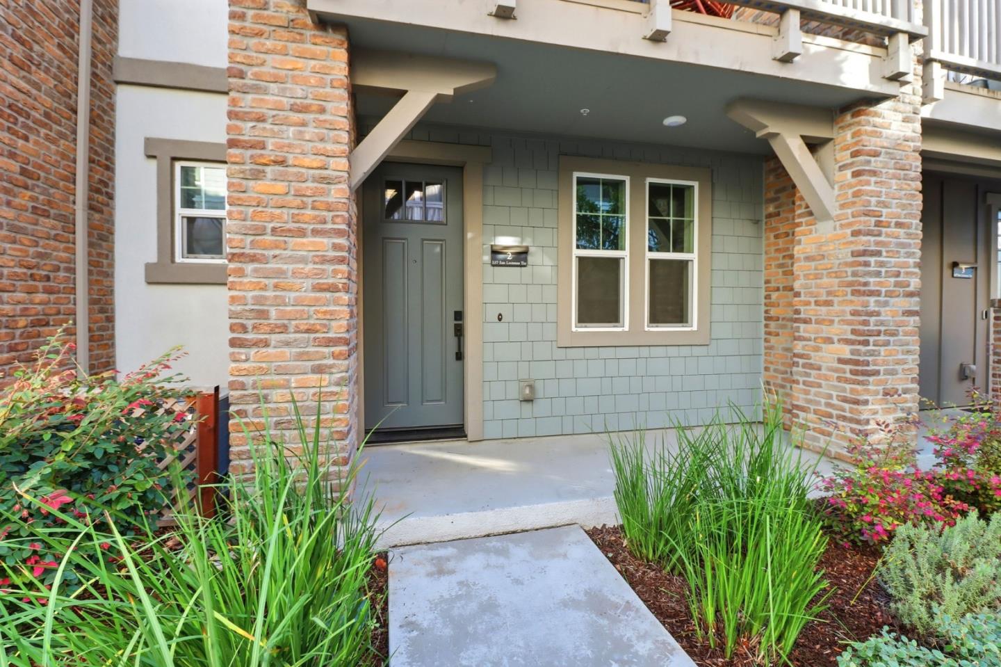 Detail Gallery Image 3 of 38 For 537 San Lorenzo Ter #2,  Sunnyvale,  CA 94085 - 3 Beds | 2/2 Baths