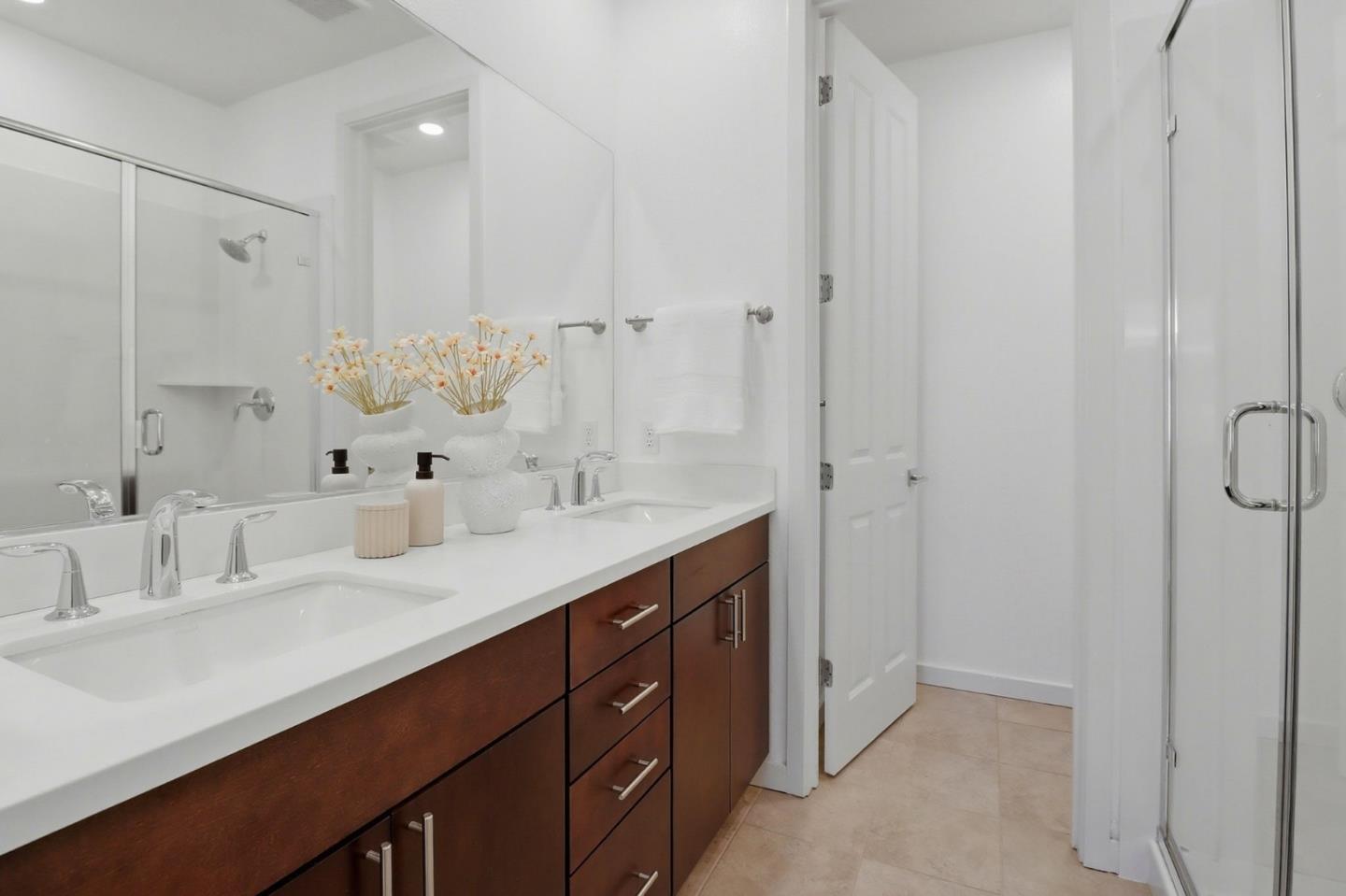 Detail Gallery Image 31 of 38 For 537 San Lorenzo Ter #2,  Sunnyvale,  CA 94085 - 3 Beds | 2/2 Baths