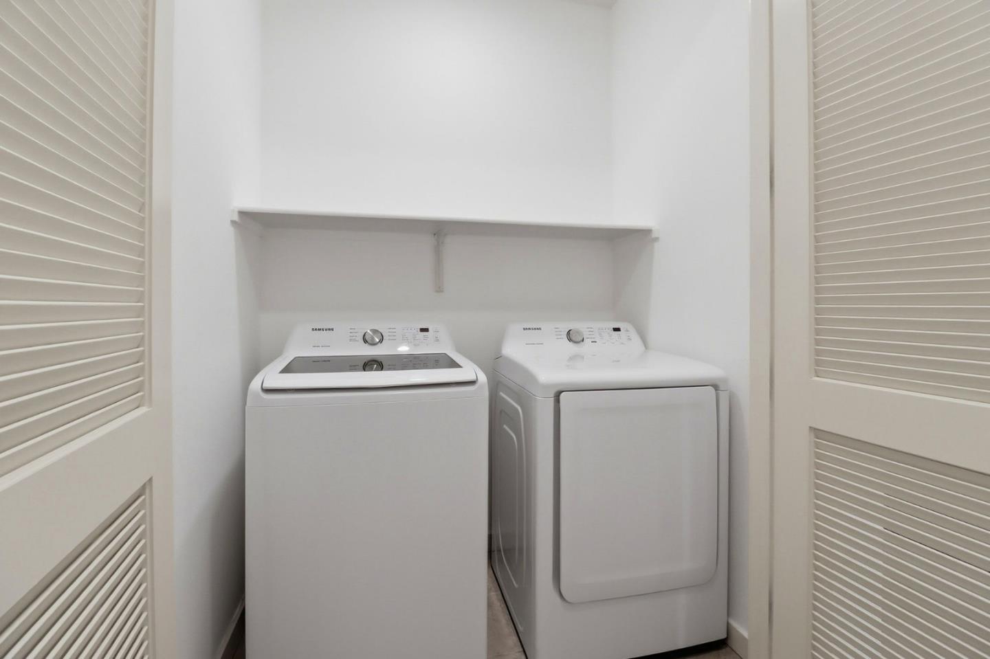 Detail Gallery Image 33 of 38 For 537 San Lorenzo Ter #2,  Sunnyvale,  CA 94085 - 3 Beds | 2/2 Baths