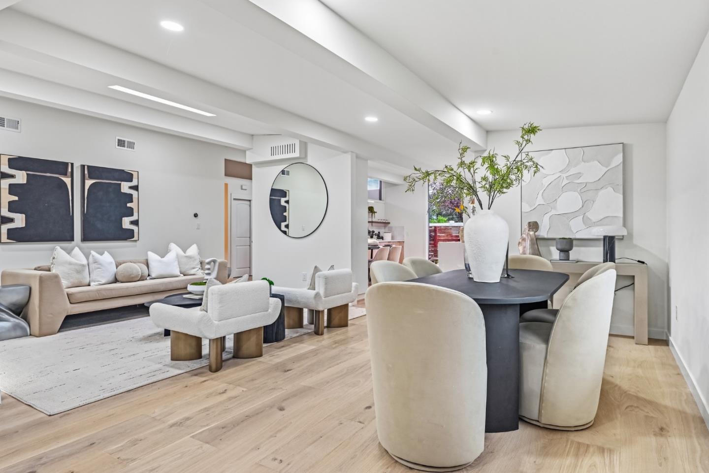 Detail Gallery Image 10 of 69 For 1189 Vanderbilt Ct E, Sunnyvale,  CA 94087 - 5 Beds | 3/1 Baths