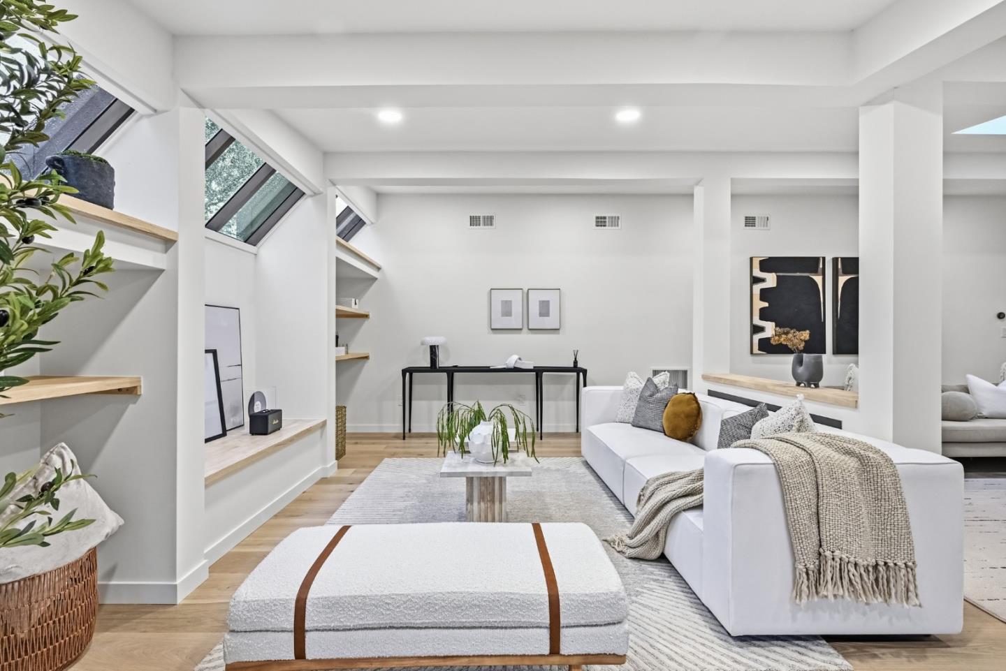 Detail Gallery Image 11 of 69 For 1189 Vanderbilt Ct E, Sunnyvale,  CA 94087 - 5 Beds | 3/1 Baths