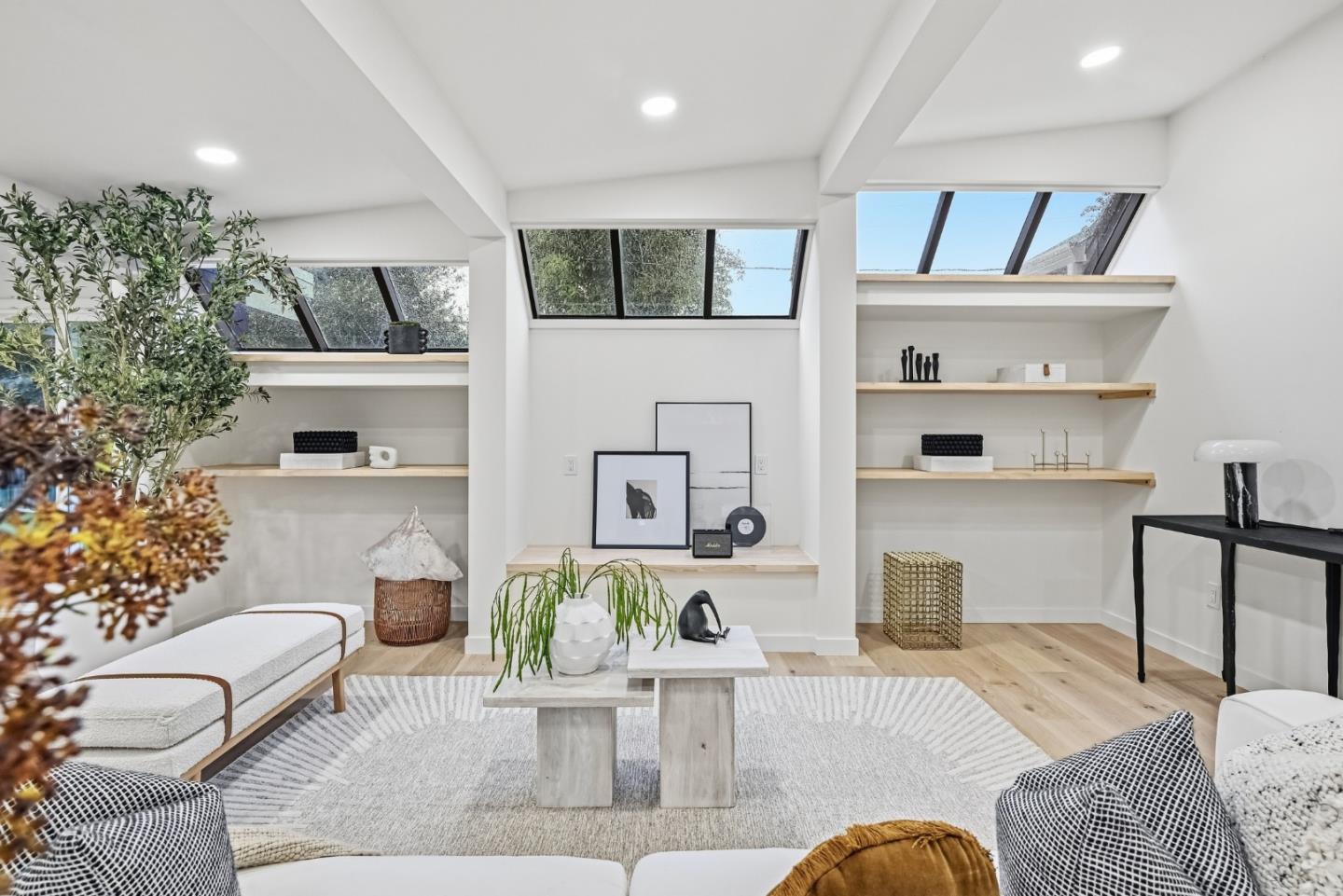 Detail Gallery Image 12 of 69 For 1189 Vanderbilt Ct E, Sunnyvale,  CA 94087 - 5 Beds | 3/1 Baths