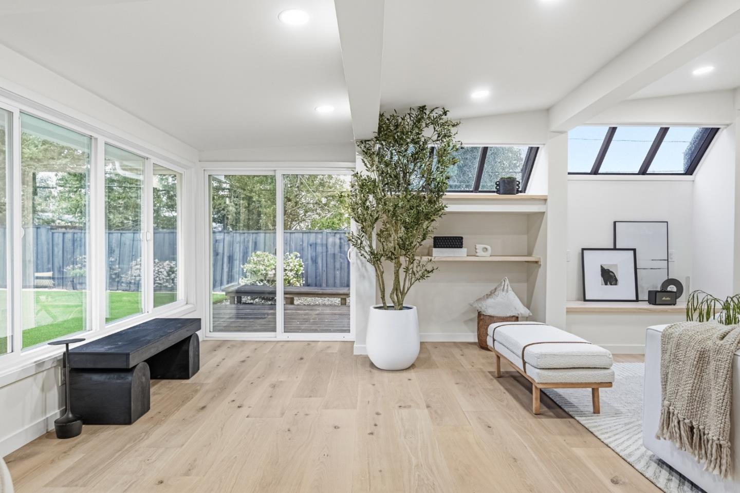 Detail Gallery Image 13 of 69 For 1189 Vanderbilt Ct E, Sunnyvale,  CA 94087 - 5 Beds | 3/1 Baths