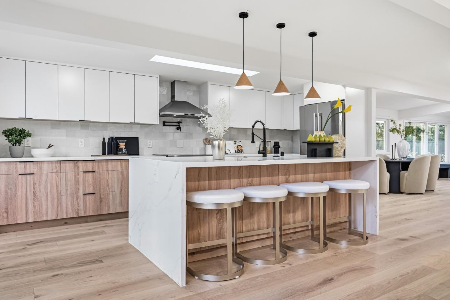 Detail Gallery Image 15 of 69 For 1189 Vanderbilt Ct E, Sunnyvale,  CA 94087 - 5 Beds | 3/1 Baths