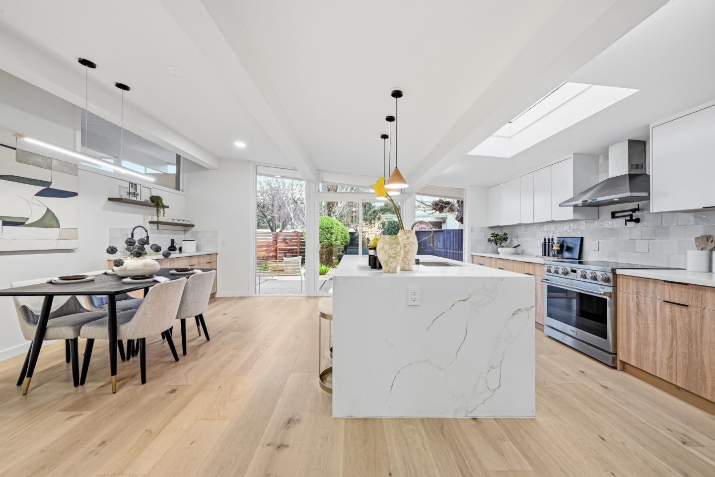 Detail Gallery Image 17 of 69 For 1189 Vanderbilt Ct E, Sunnyvale,  CA 94087 - 5 Beds | 3/1 Baths