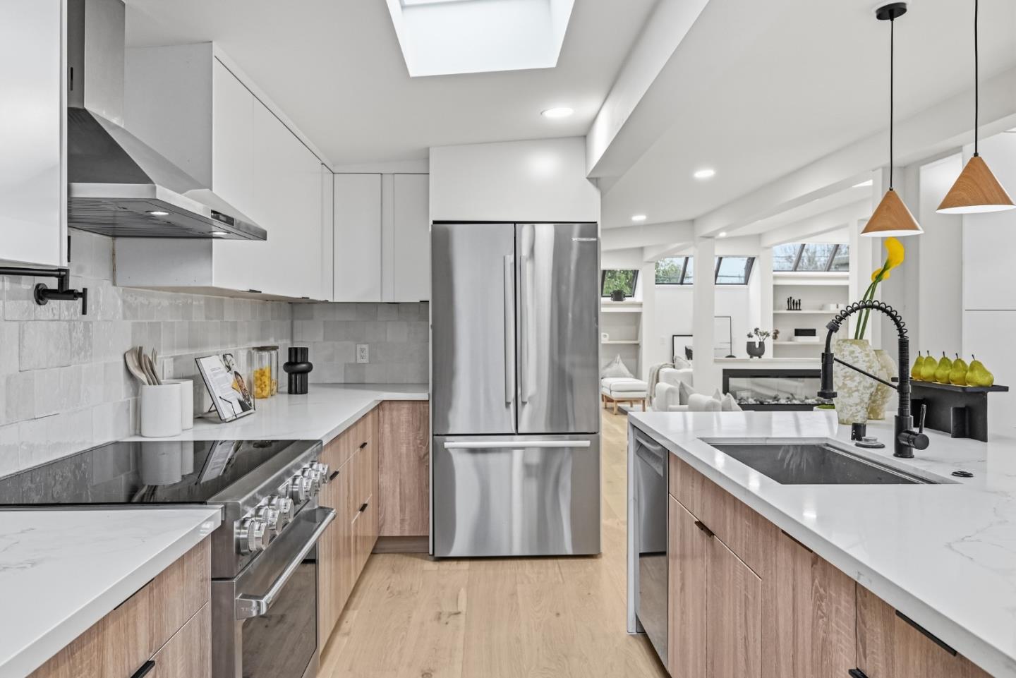 Detail Gallery Image 19 of 69 For 1189 Vanderbilt Ct E, Sunnyvale,  CA 94087 - 5 Beds | 3/1 Baths