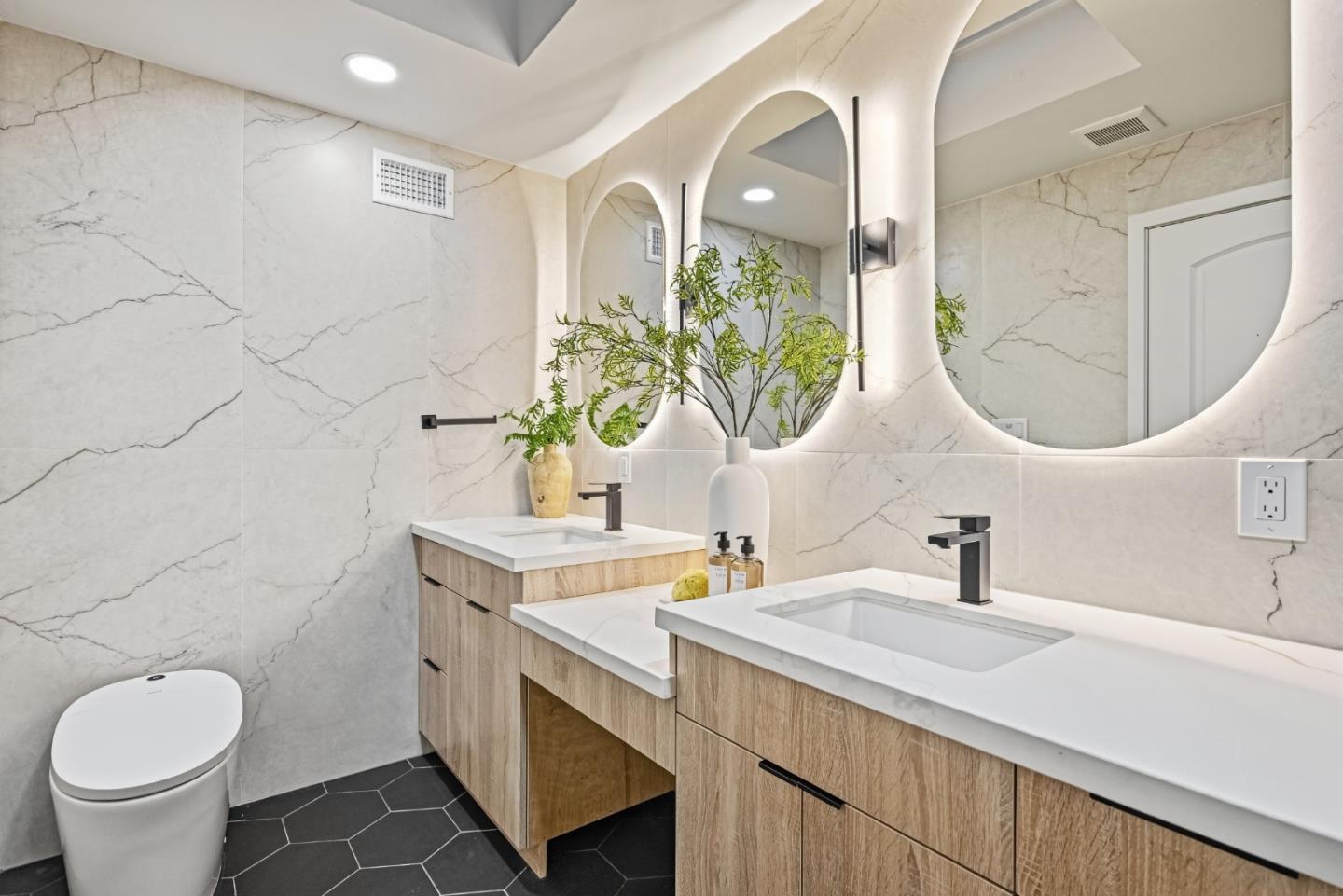 Detail Gallery Image 29 of 69 For 1189 Vanderbilt Ct E, Sunnyvale,  CA 94087 - 5 Beds | 3/1 Baths