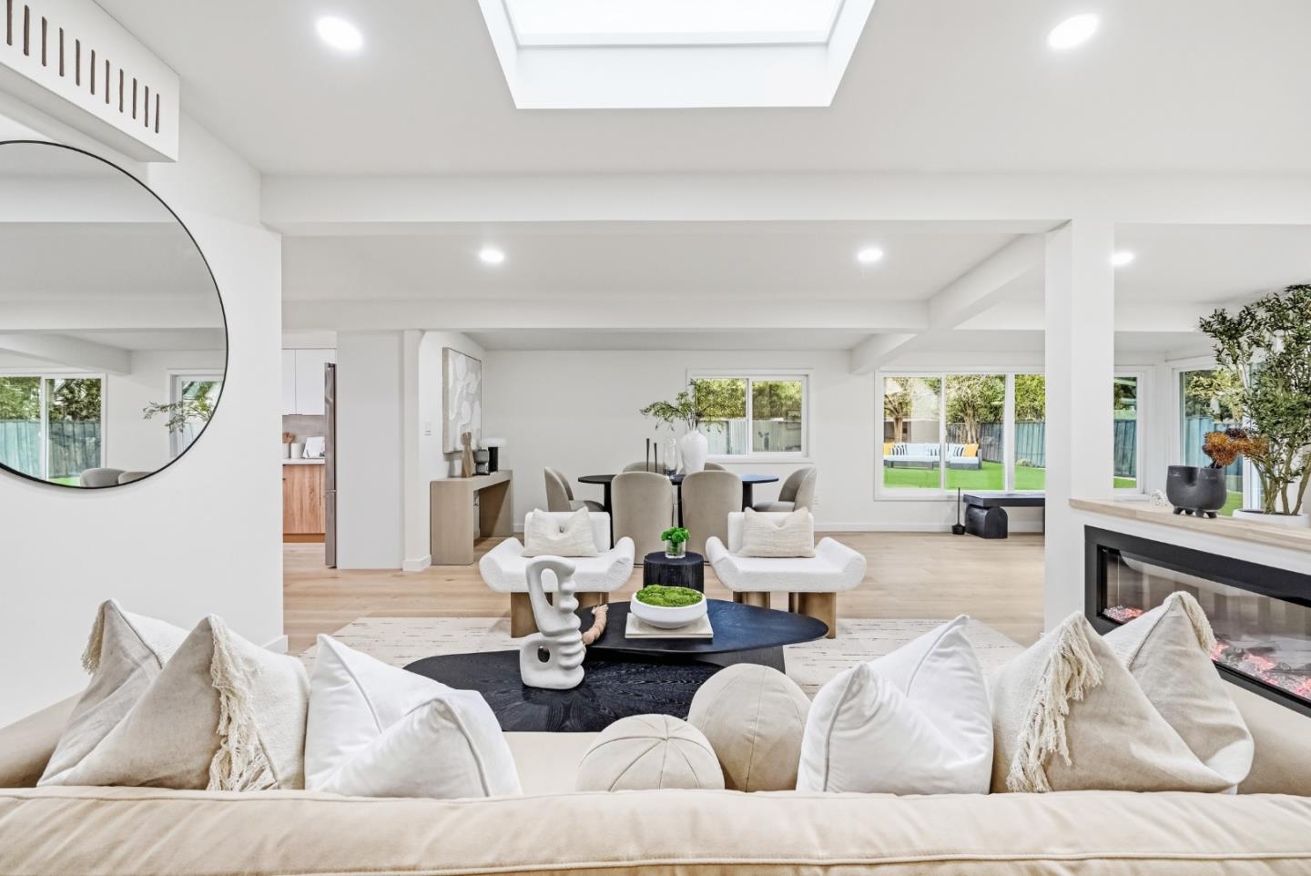 Detail Gallery Image 6 of 69 For 1189 Vanderbilt Ct E, Sunnyvale,  CA 94087 - 5 Beds | 3/1 Baths