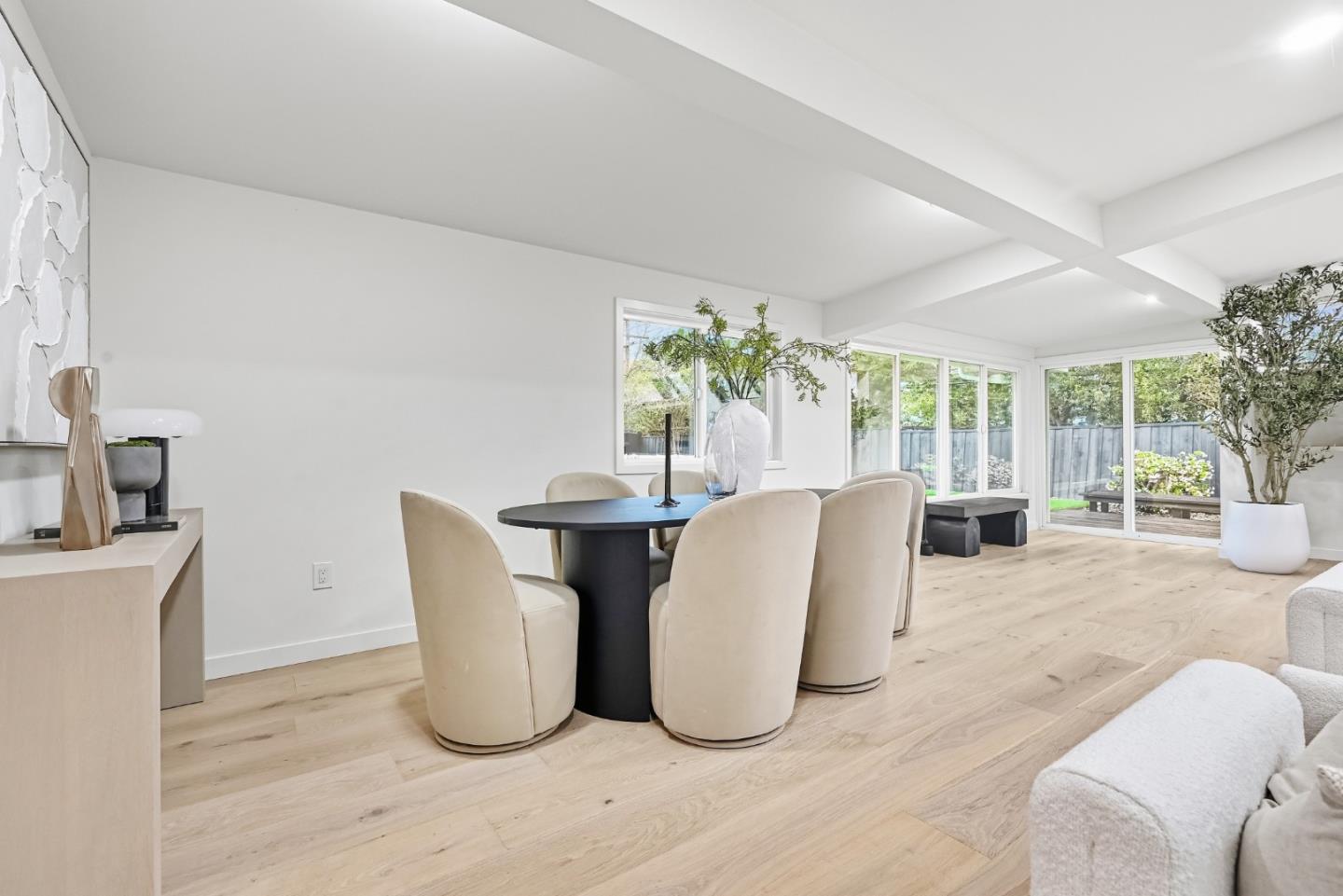 Detail Gallery Image 9 of 69 For 1189 Vanderbilt Ct E, Sunnyvale,  CA 94087 - 5 Beds | 3/1 Baths