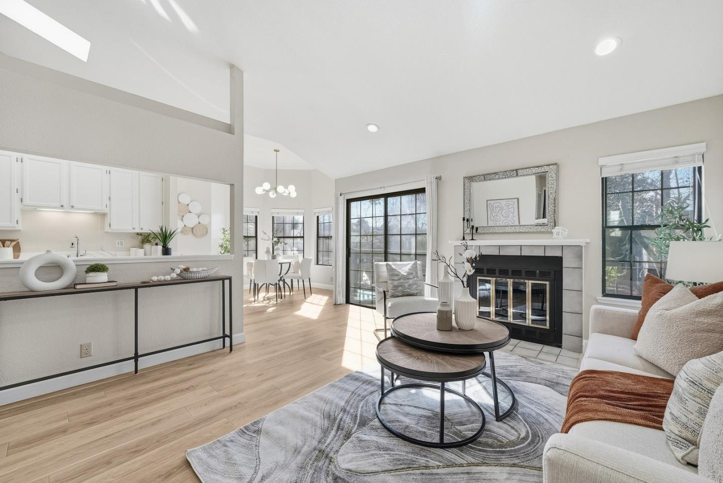 Detail Gallery Image 17 of 40 For 649 La Maison Dr, San Jose,  CA 95128 - 2 Beds | 2 Baths