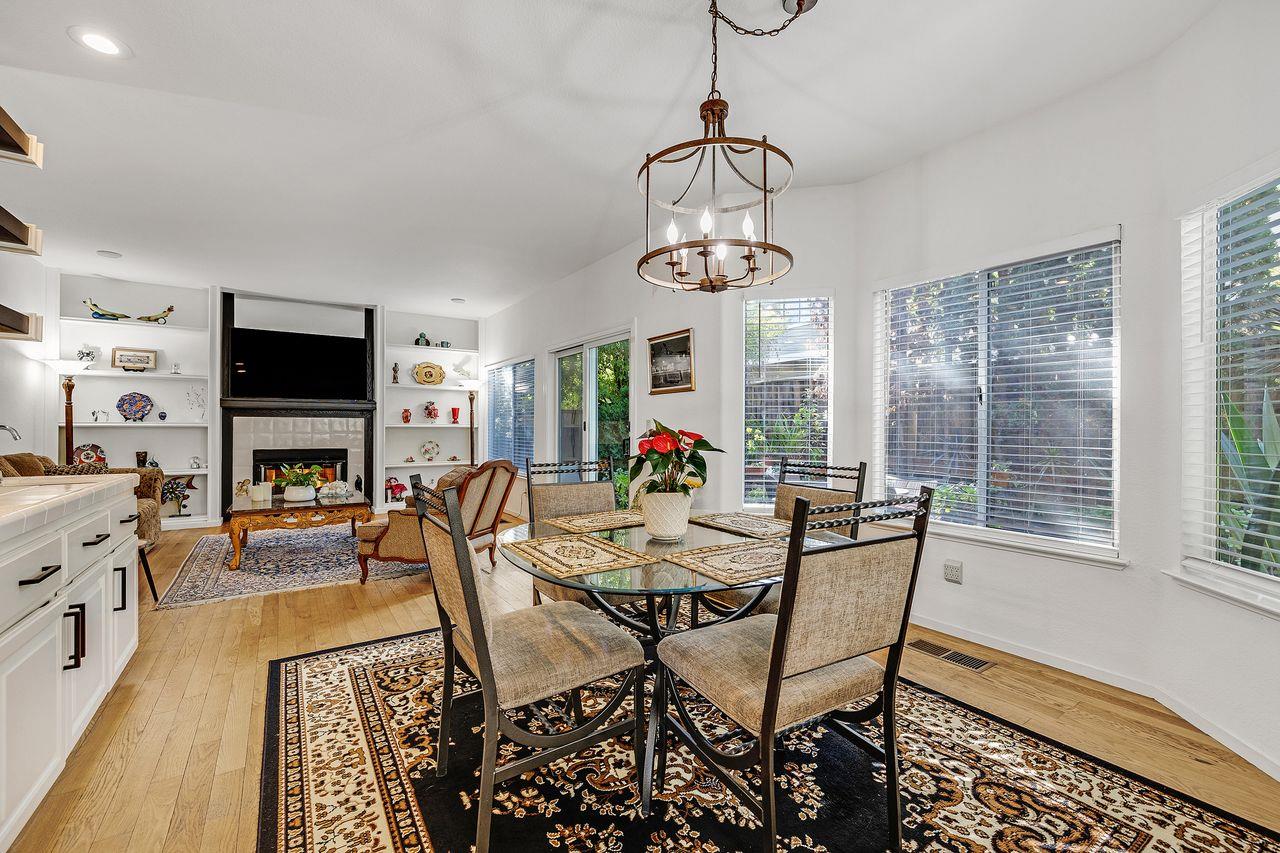 Detail Gallery Image 12 of 33 For 132 Danbury Ln, Redwood City,  CA 94061 - 4 Beds | 2/1 Baths