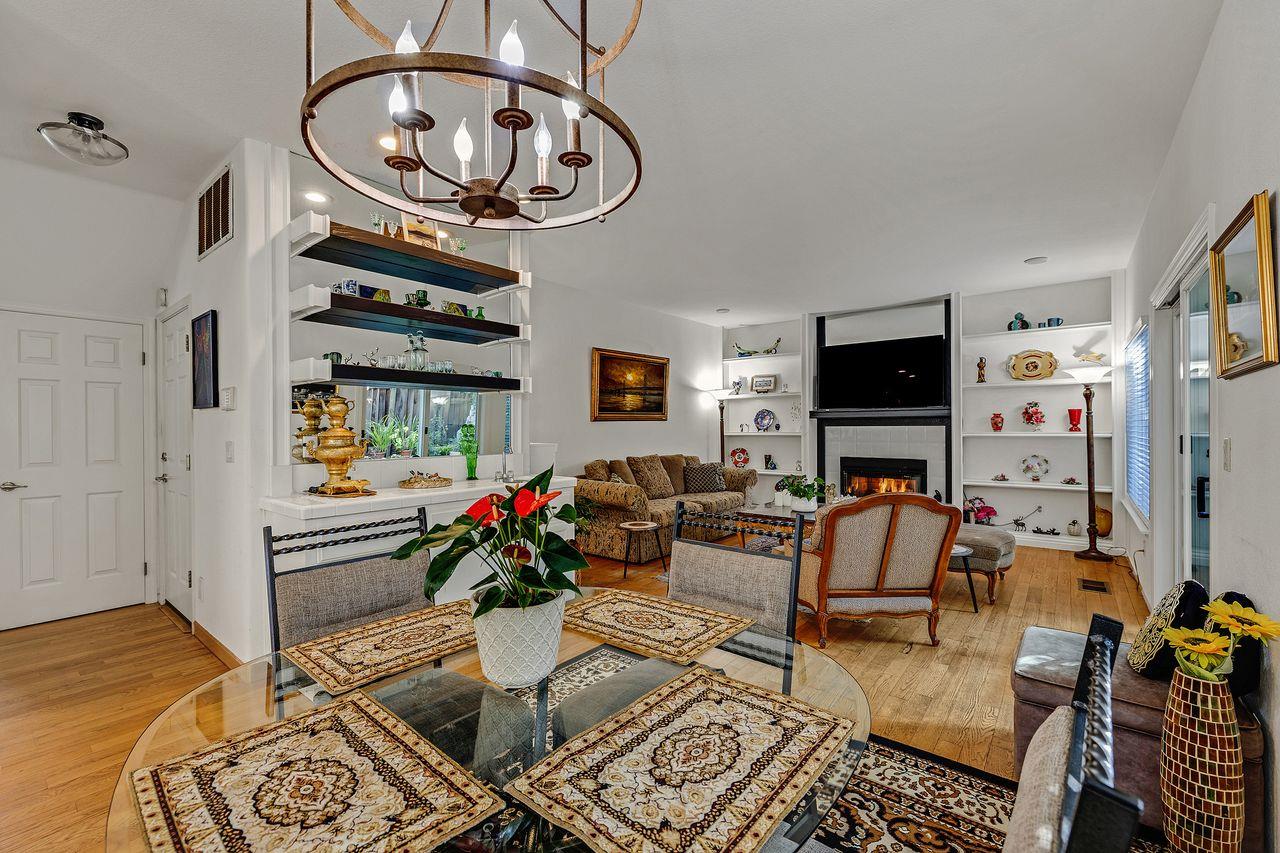 Detail Gallery Image 13 of 33 For 132 Danbury Ln, Redwood City,  CA 94061 - 4 Beds | 2/1 Baths