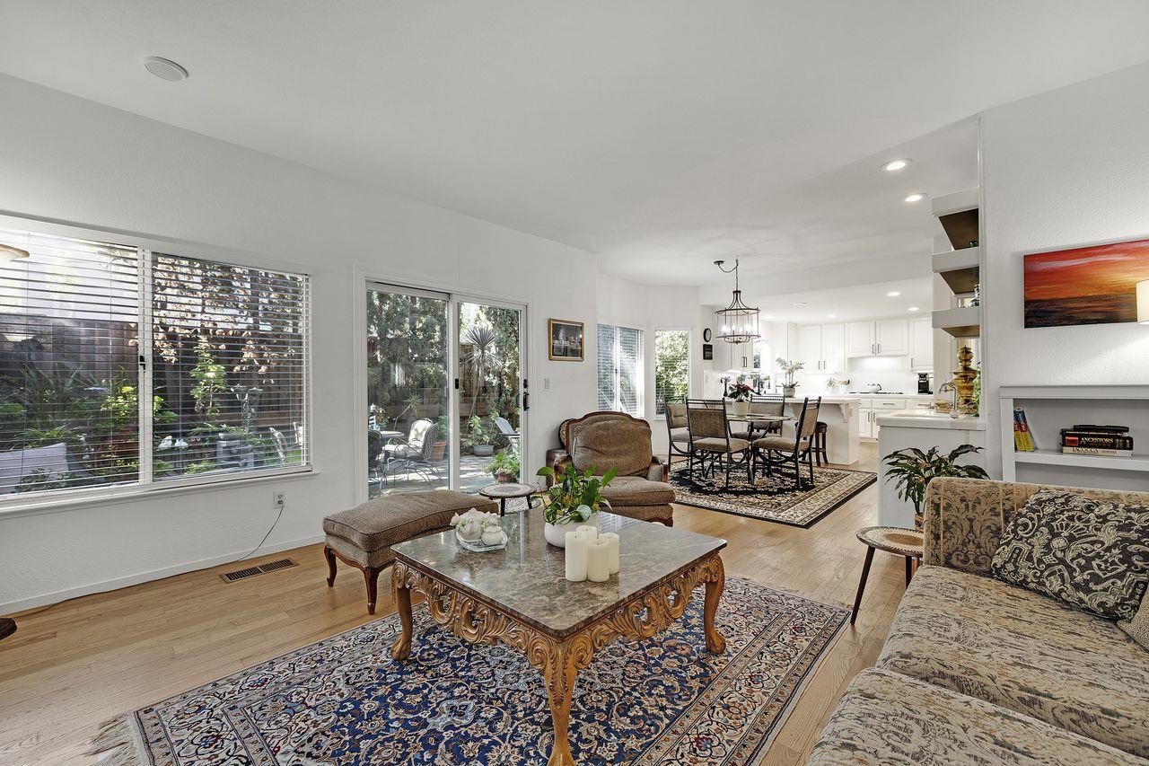 Detail Gallery Image 16 of 33 For 132 Danbury Ln, Redwood City,  CA 94061 - 4 Beds | 2/1 Baths