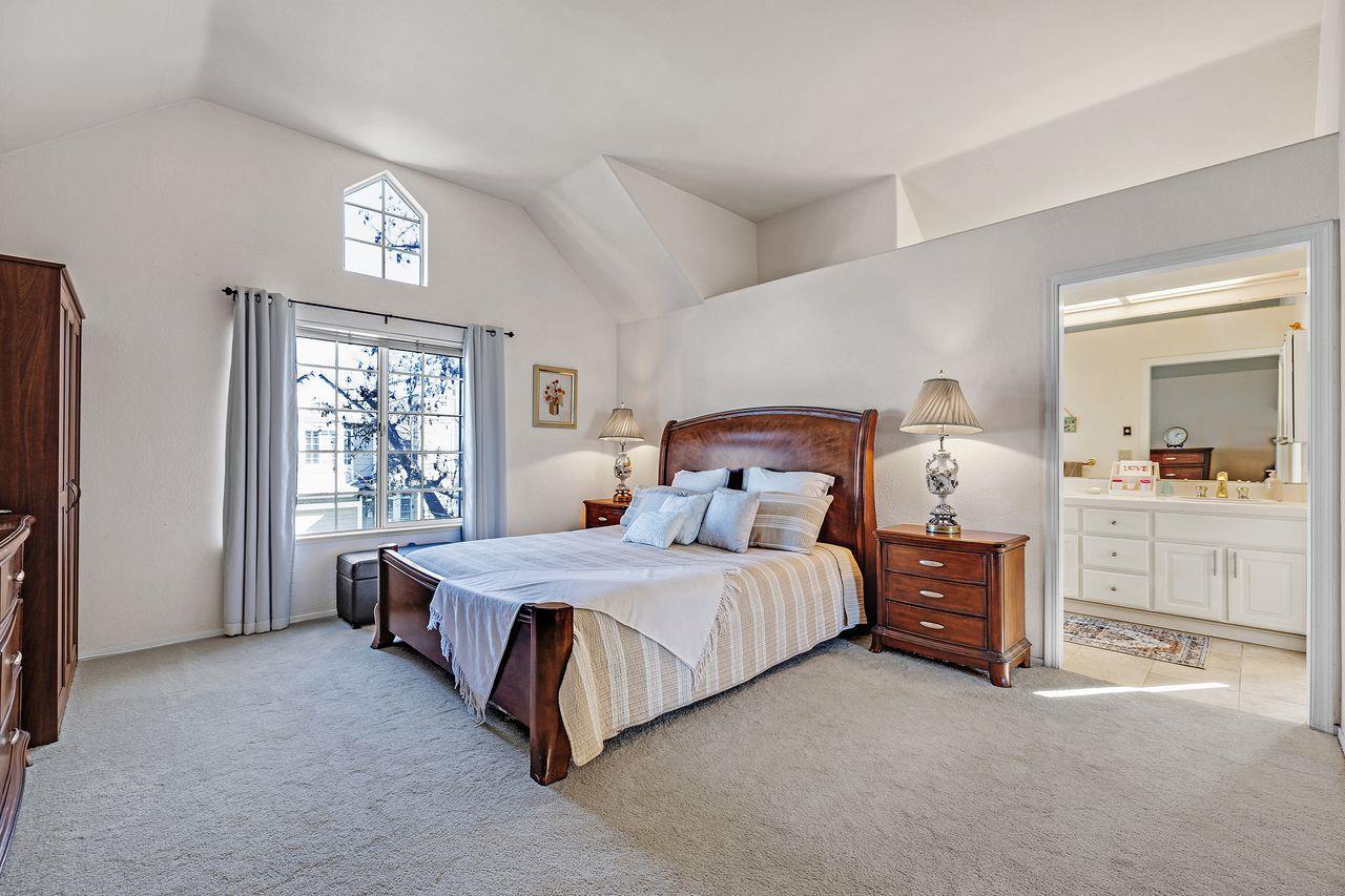 Detail Gallery Image 17 of 33 For 132 Danbury Ln, Redwood City,  CA 94061 - 4 Beds | 2/1 Baths