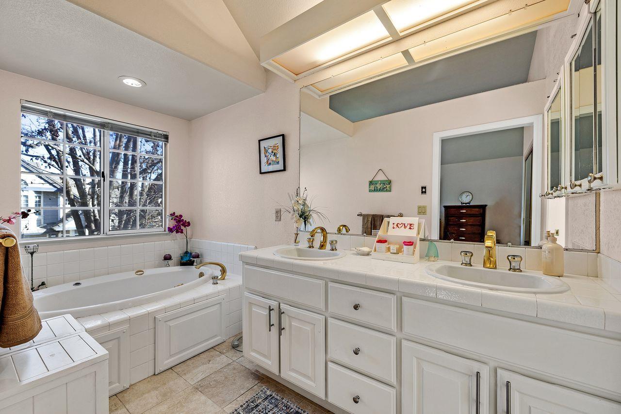 Detail Gallery Image 20 of 33 For 132 Danbury Ln, Redwood City,  CA 94061 - 4 Beds | 2/1 Baths