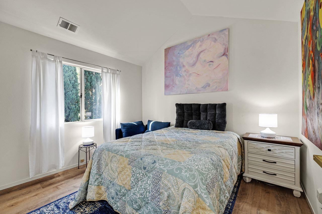 Detail Gallery Image 26 of 33 For 132 Danbury Ln, Redwood City,  CA 94061 - 4 Beds | 2/1 Baths