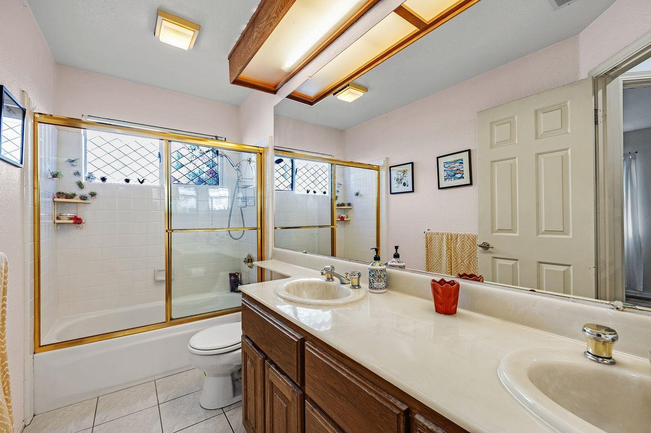 Detail Gallery Image 27 of 33 For 132 Danbury Ln, Redwood City,  CA 94061 - 4 Beds | 2/1 Baths