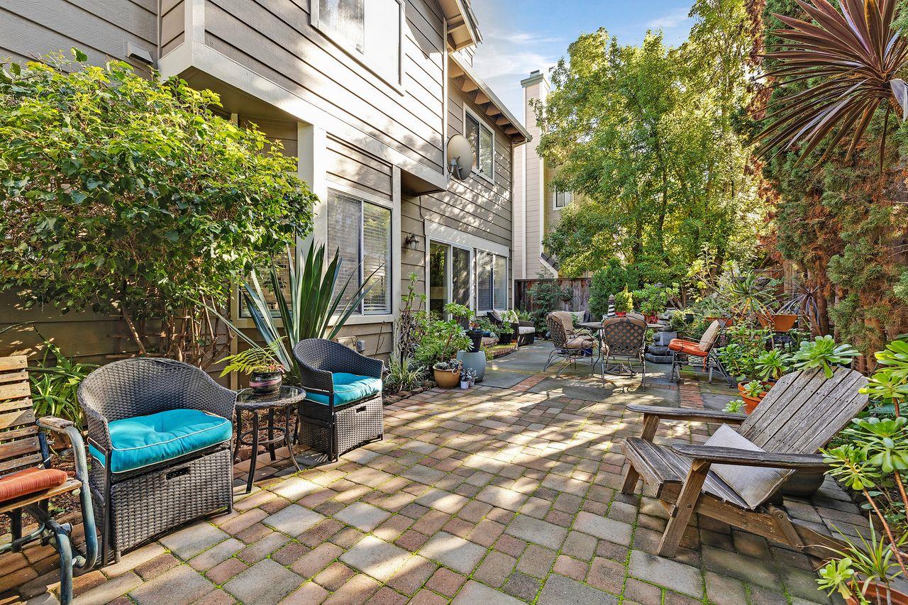 Detail Gallery Image 30 of 33 For 132 Danbury Ln, Redwood City,  CA 94061 - 4 Beds | 2/1 Baths