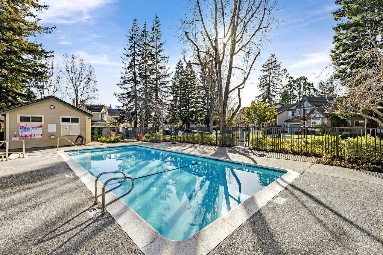 Detail Gallery Image 33 of 33 For 132 Danbury Ln, Redwood City,  CA 94061 - 4 Beds | 2/1 Baths