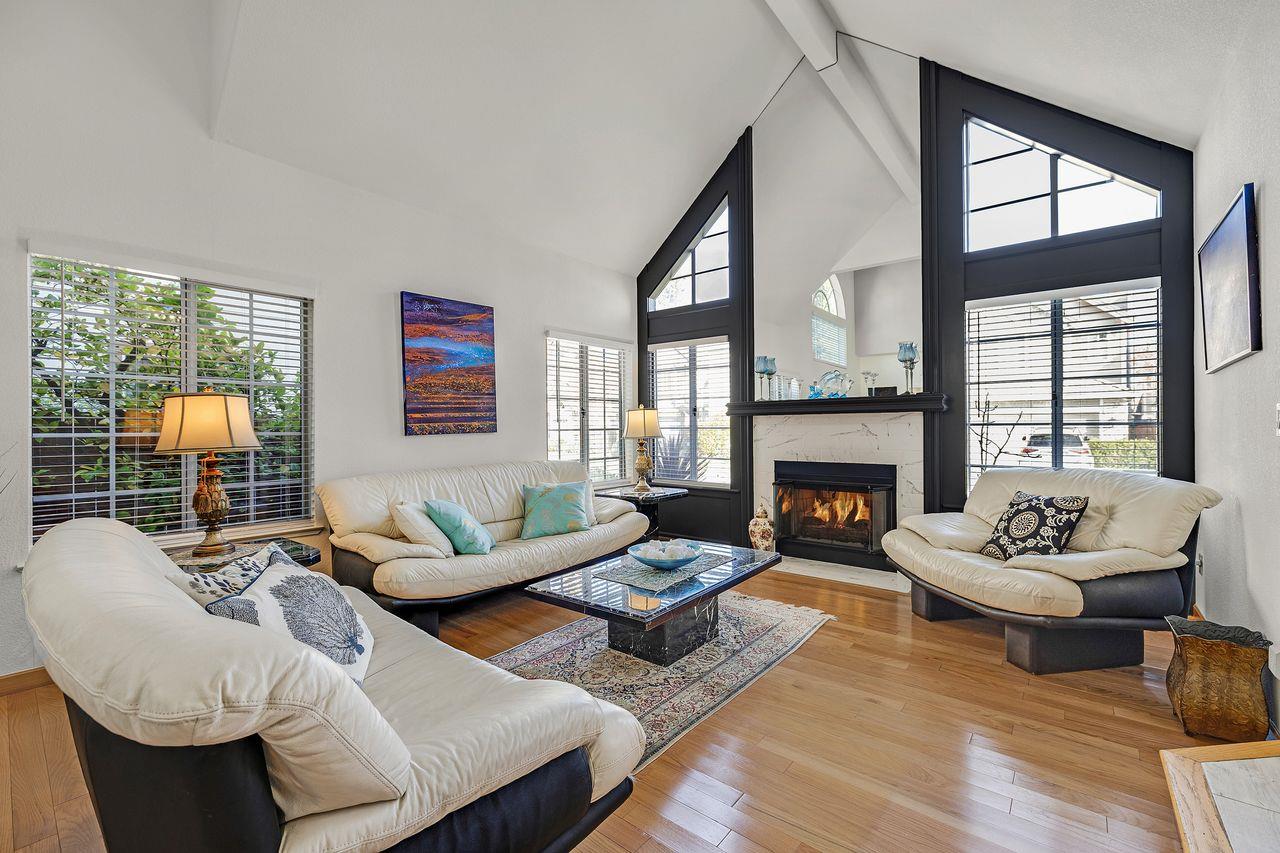 Detail Gallery Image 4 of 33 For 132 Danbury Ln, Redwood City,  CA 94061 - 4 Beds | 2/1 Baths